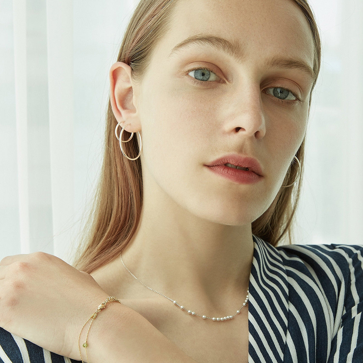 The Relay Pearl Arc Necklace