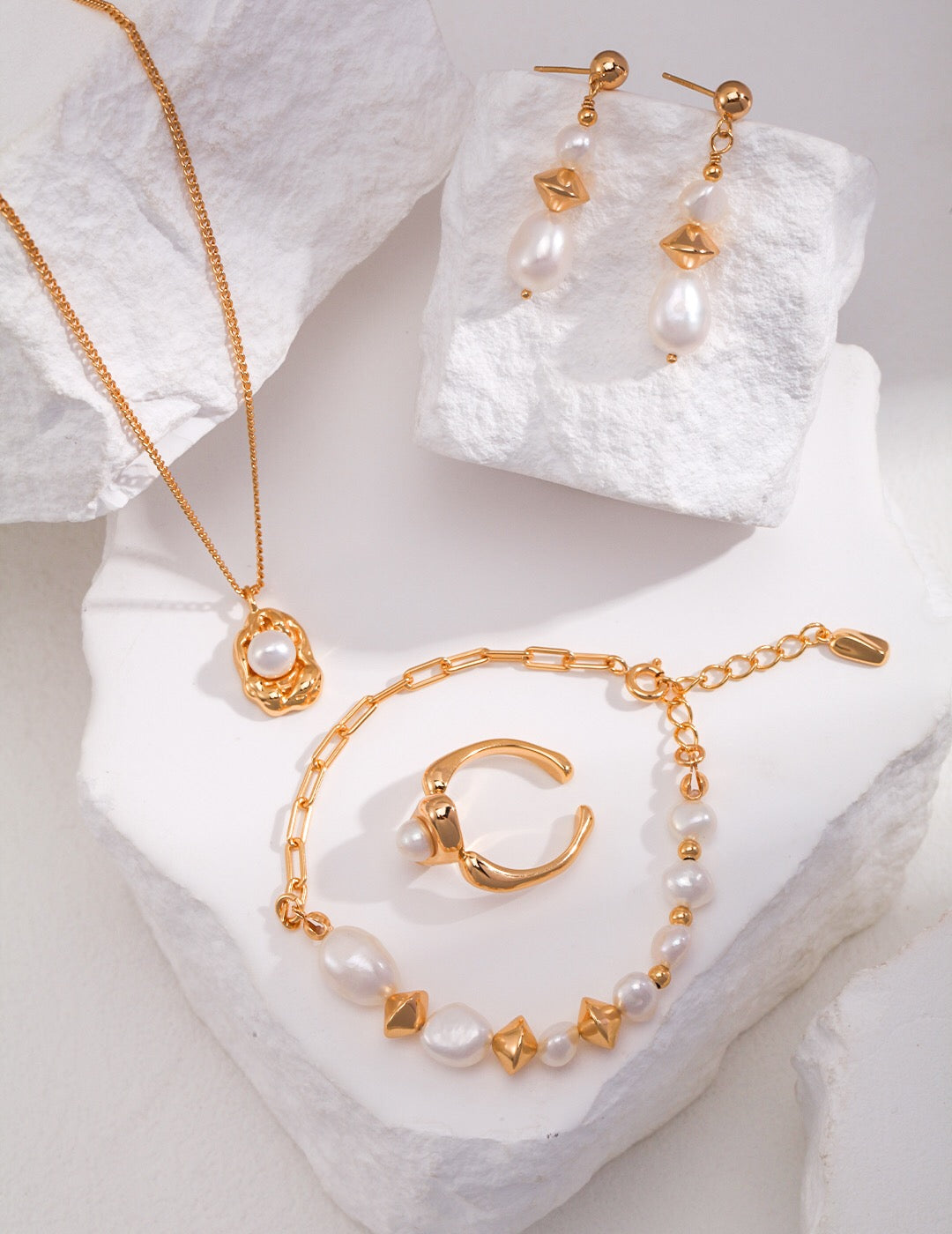Dainty Freshwater Pearl Pendant Necklace-2