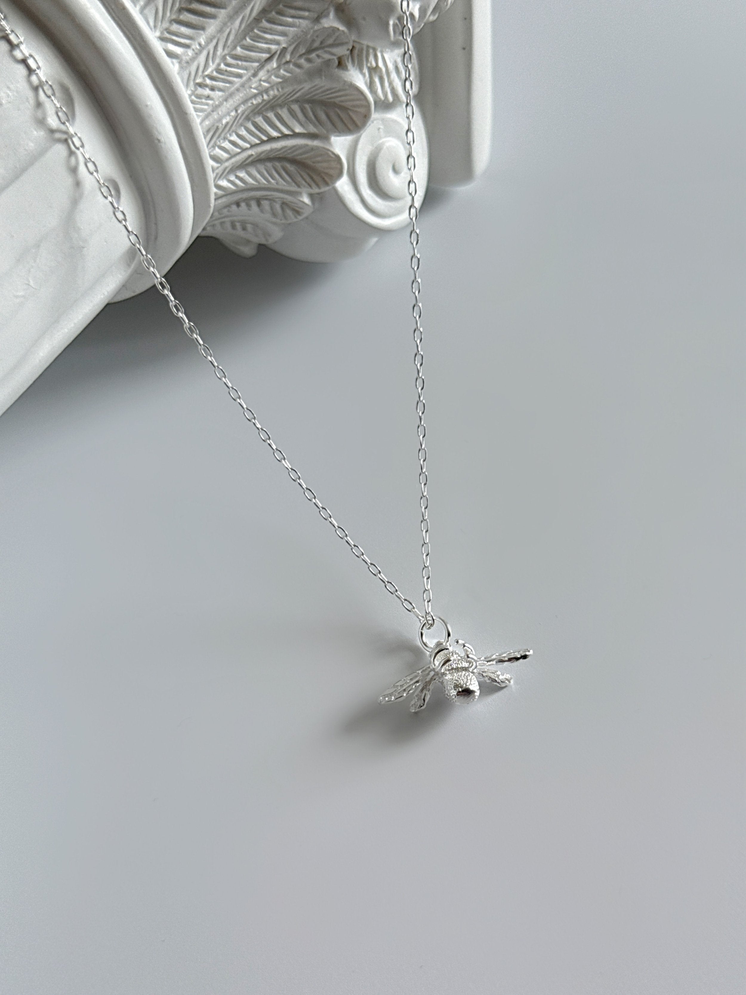 925 Sterling Silver Bee Necklace Bold Nature-Inspired Pendant – Elegant Insect Charm-1