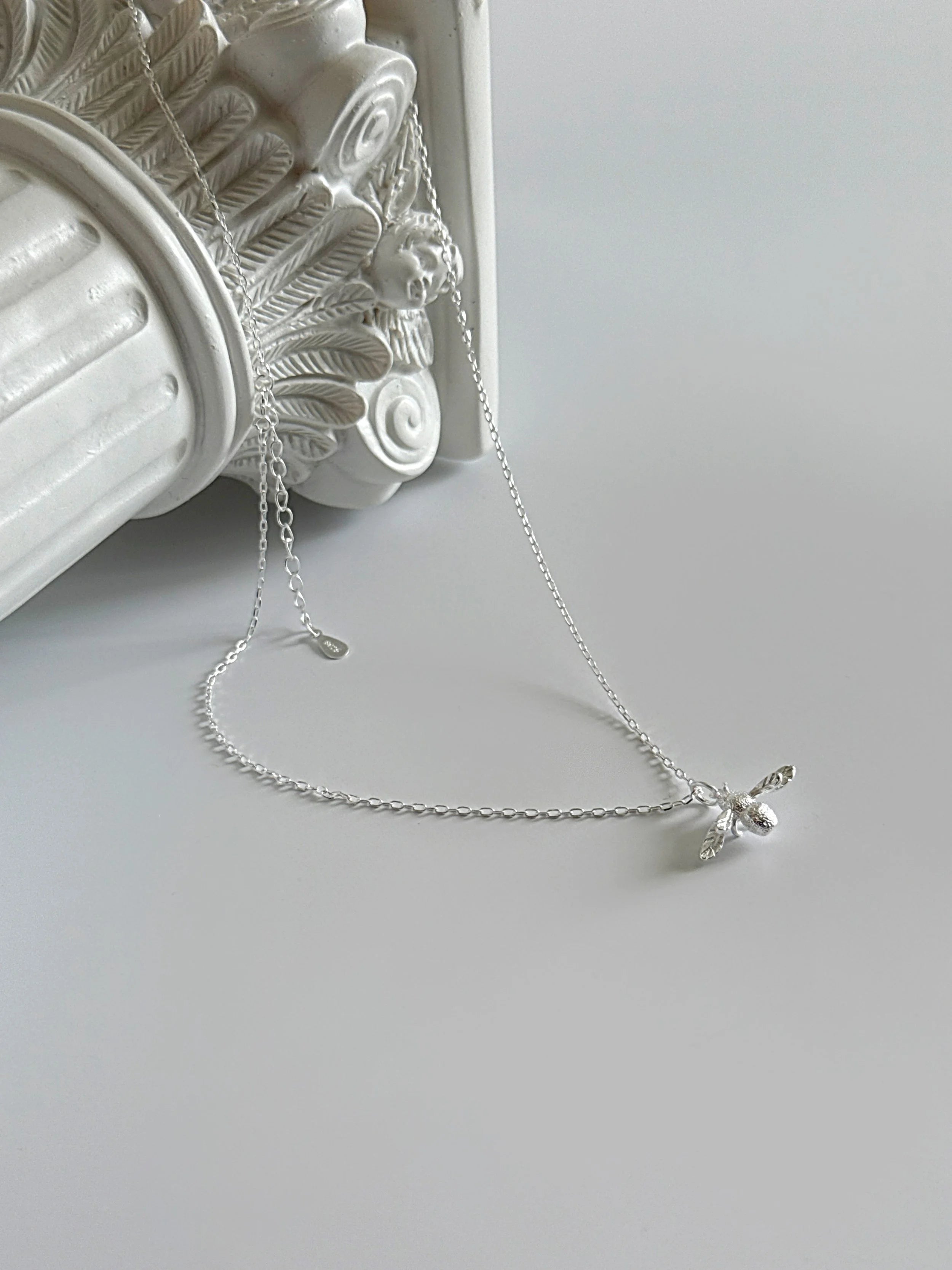 925 Sterling Silver Bee Necklace Bold Nature-Inspired Pendant – Elegant Insect Charm-2